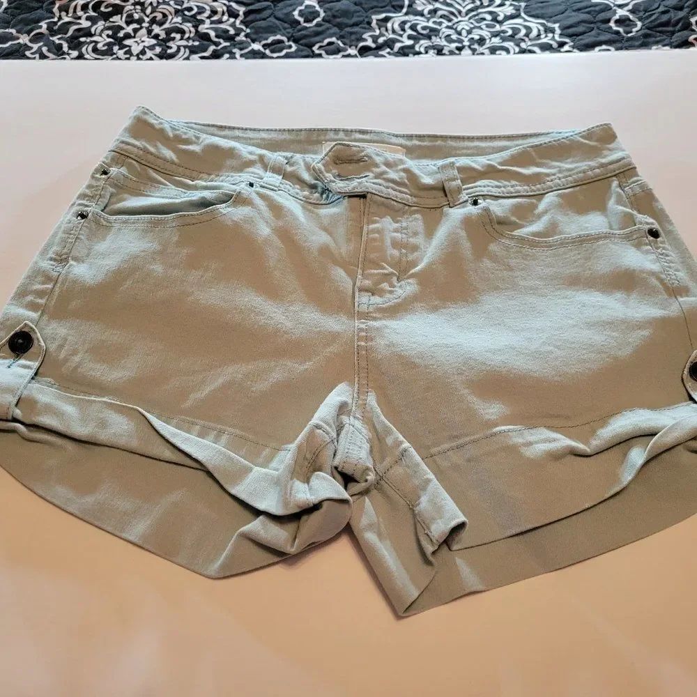 Life in Progress Denim Shorts - Picture 16 of 16